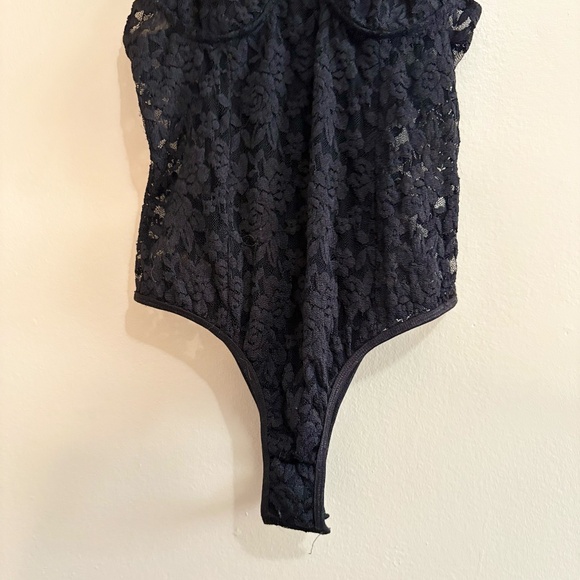 Black Lace Bodysuit w Contouring Smoothing Panel Insert - Picture 4 of 15